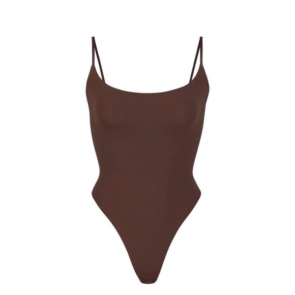 SKIMS Tops - NWT Skims Fits Everybody Cami Bodysuit Sz M in Cocoa